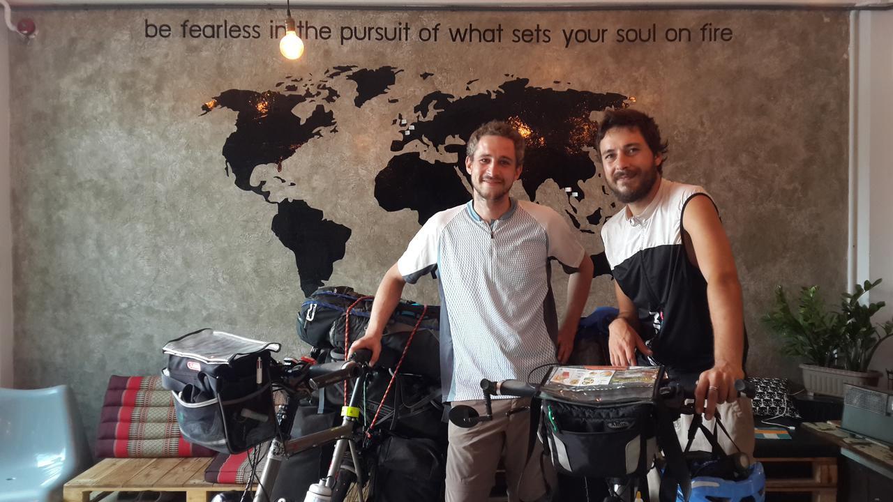 Spinning Bear Hostel Bangkok Zewnętrze zdjęcie
